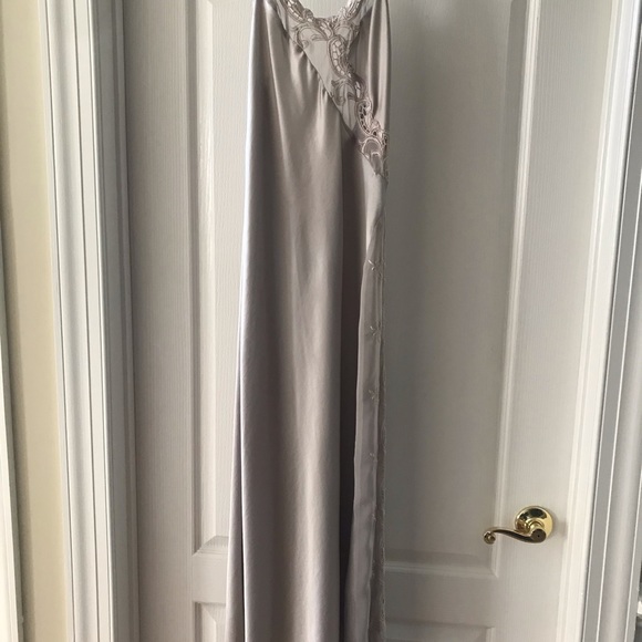 Silver night gown - Picture 1 of 4